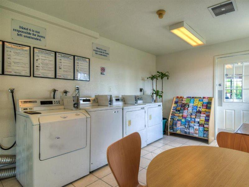 Motel 6-Escondido, Ca Dış mekan fotoğraf