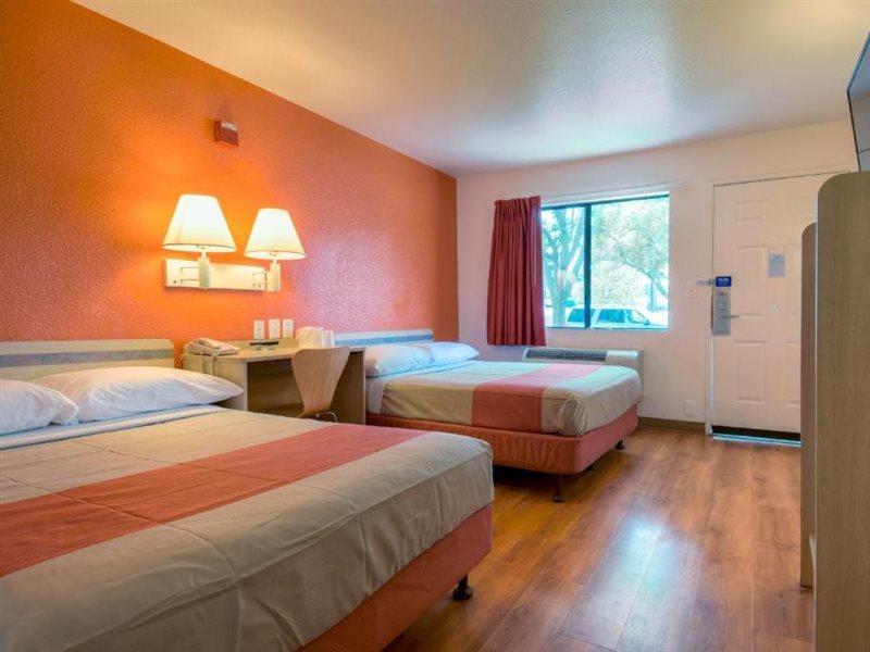 Motel 6-Escondido, Ca Dış mekan fotoğraf